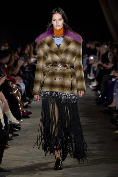 Look 27